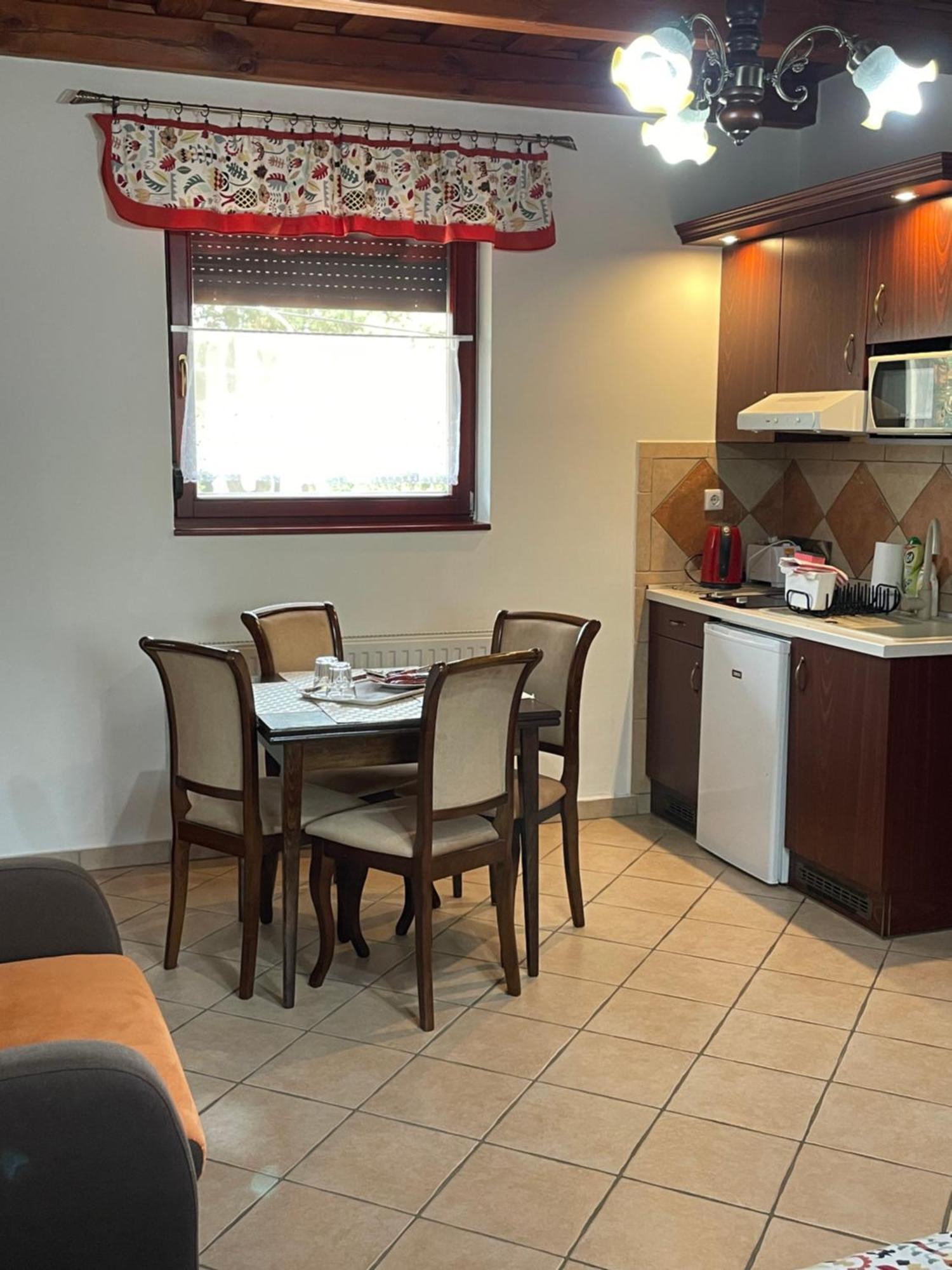 Cherry Apartmanhaz Sárvár Exterior foto