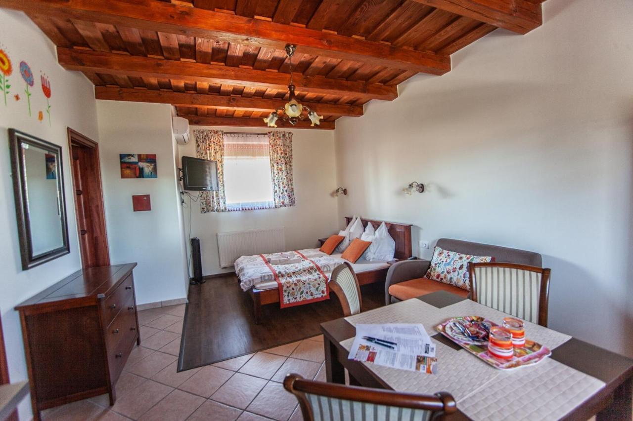 Cherry Apartmanhaz Sárvár Exterior foto